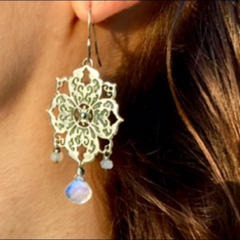 💙HOST PICK💙 Sterling Rainbow Moonstone Earrings! - Picture 4 of 8